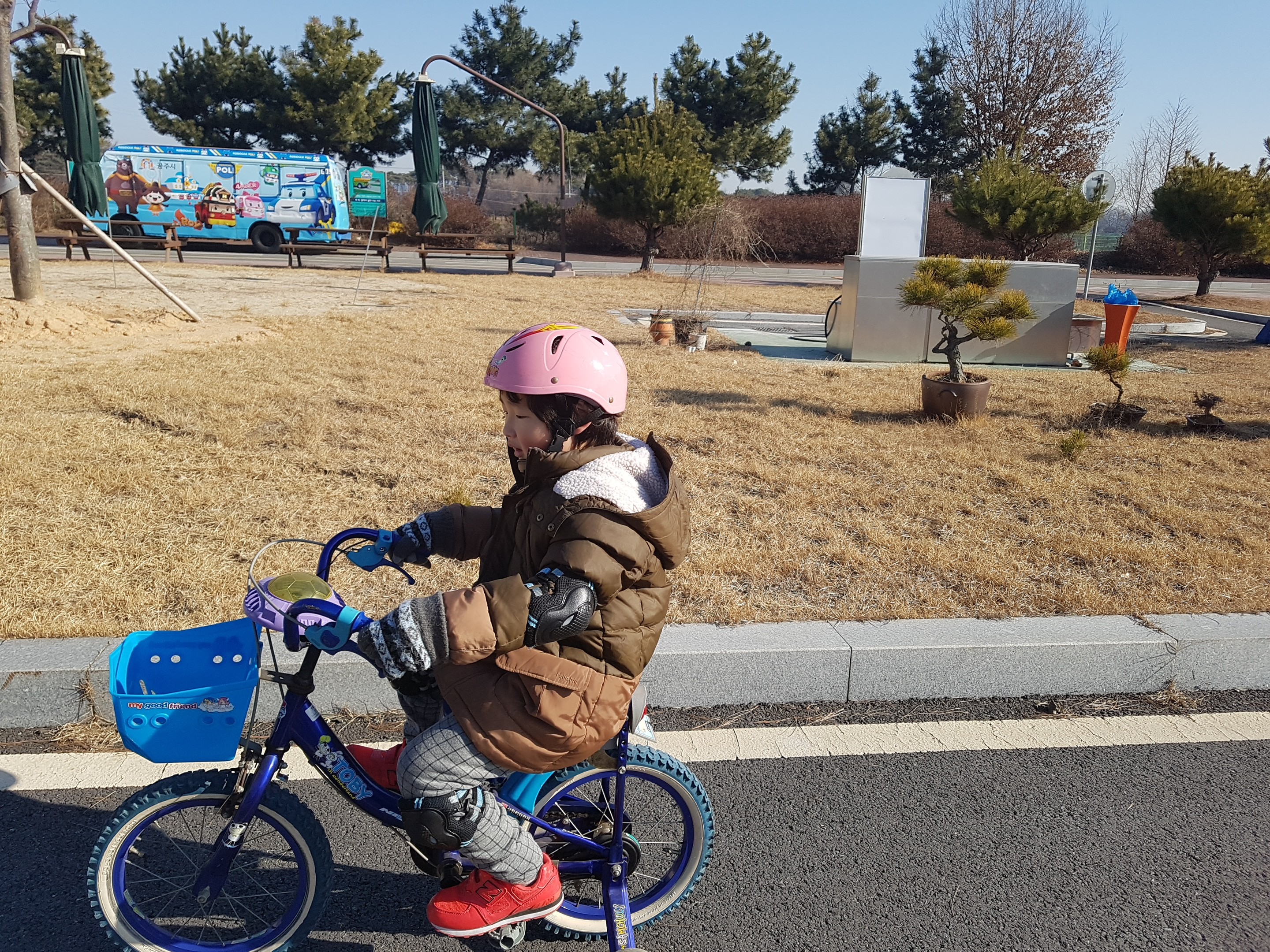 공주 어린이교통공원에서 신 나게 자전거를 탔습니다. 이미지