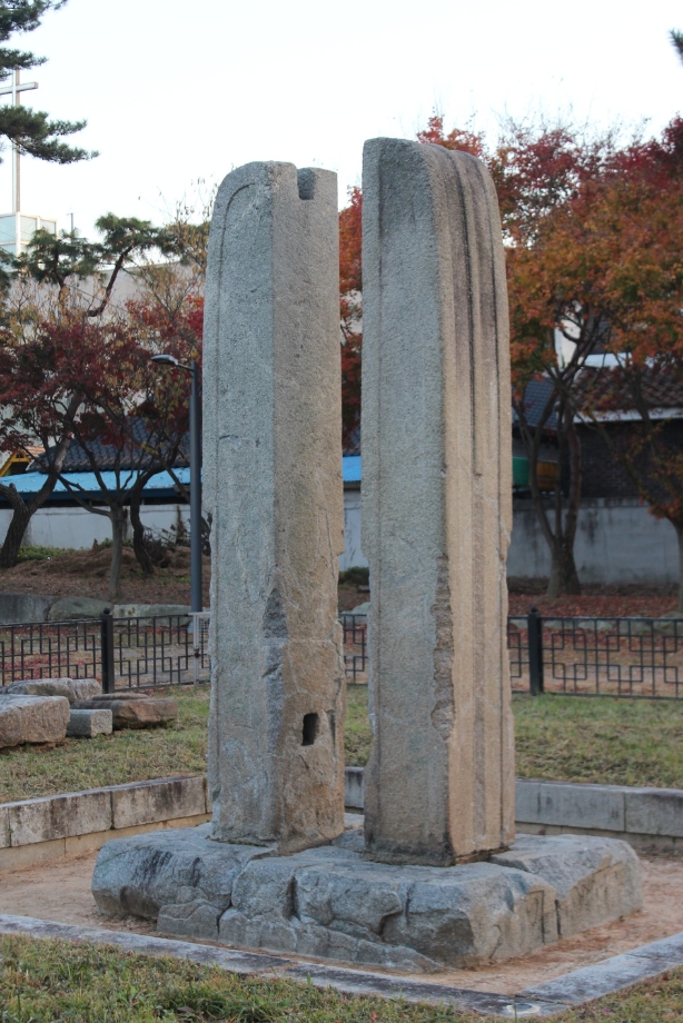 당간지주(반즉동).jpg