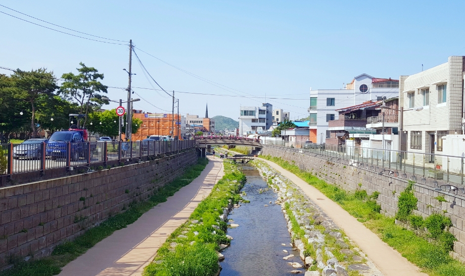 대통교에서 본 제민천.jpg