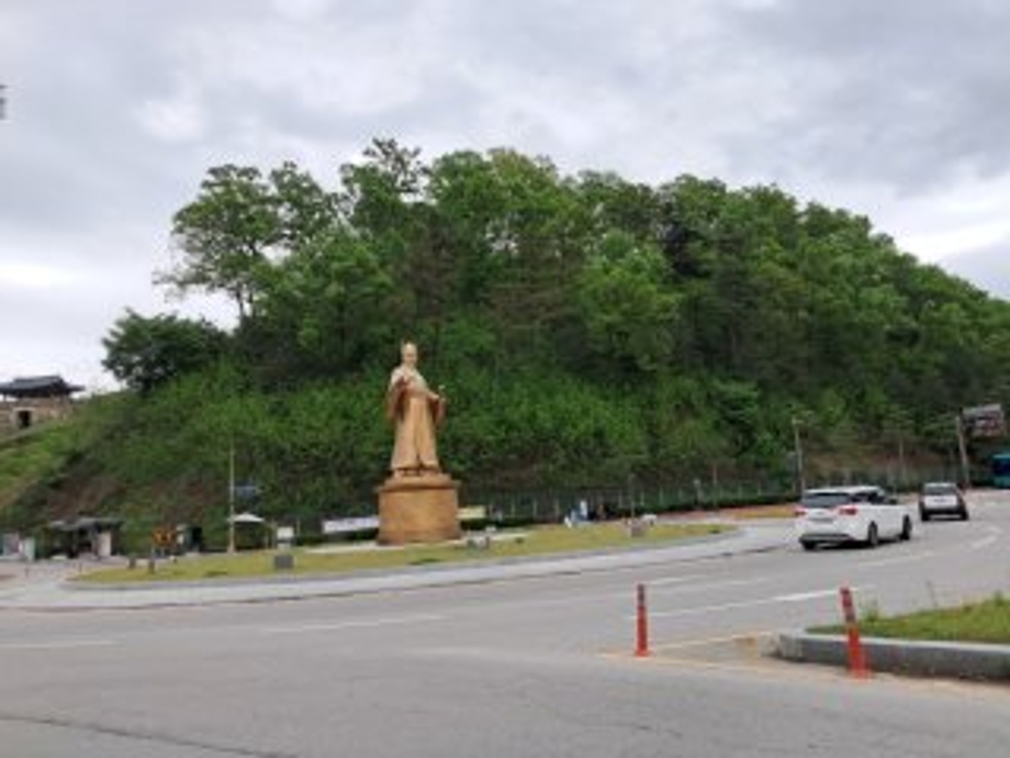왕릉입구.jpg