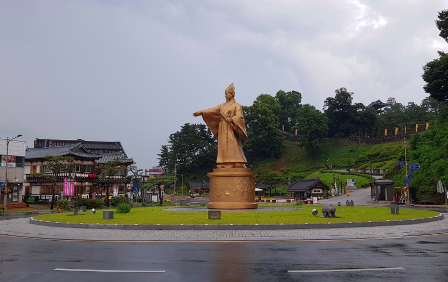 무령왕동상.jpg