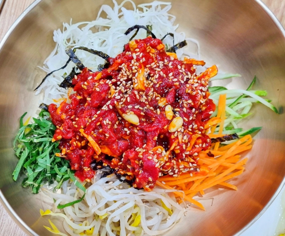 시장정육점식당 알밤비빔밥.jpg