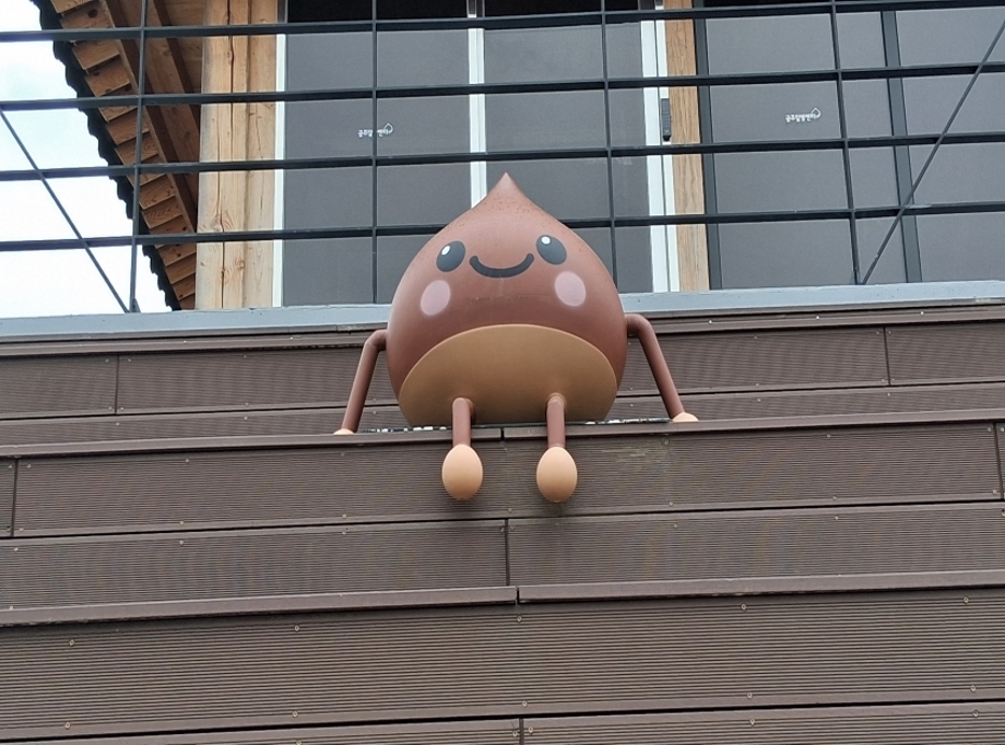알밤 조형물.jpg
