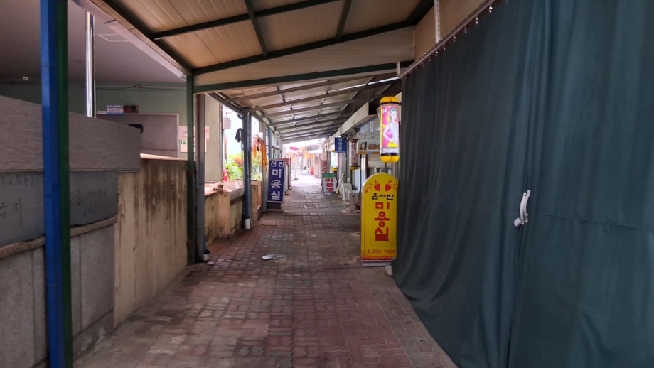 공주산성시장 미용길 골목.jpg
